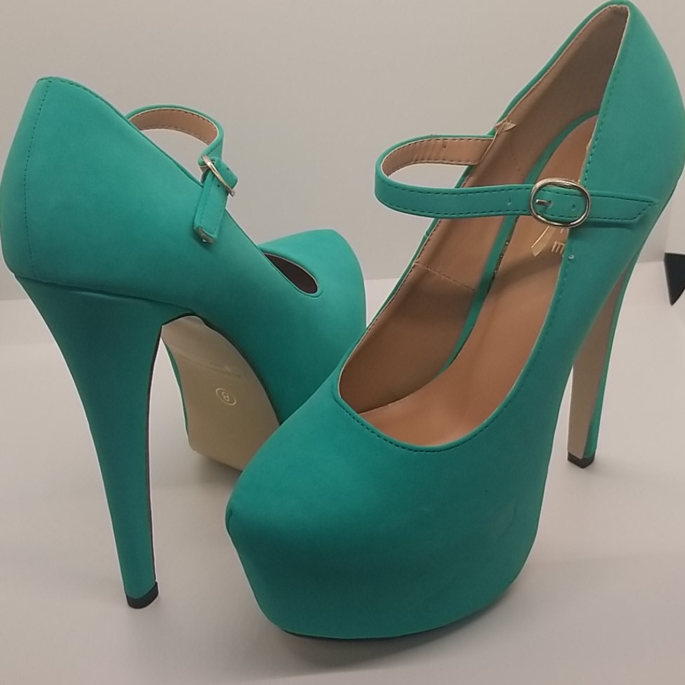 Heels - Picture 4 of 4